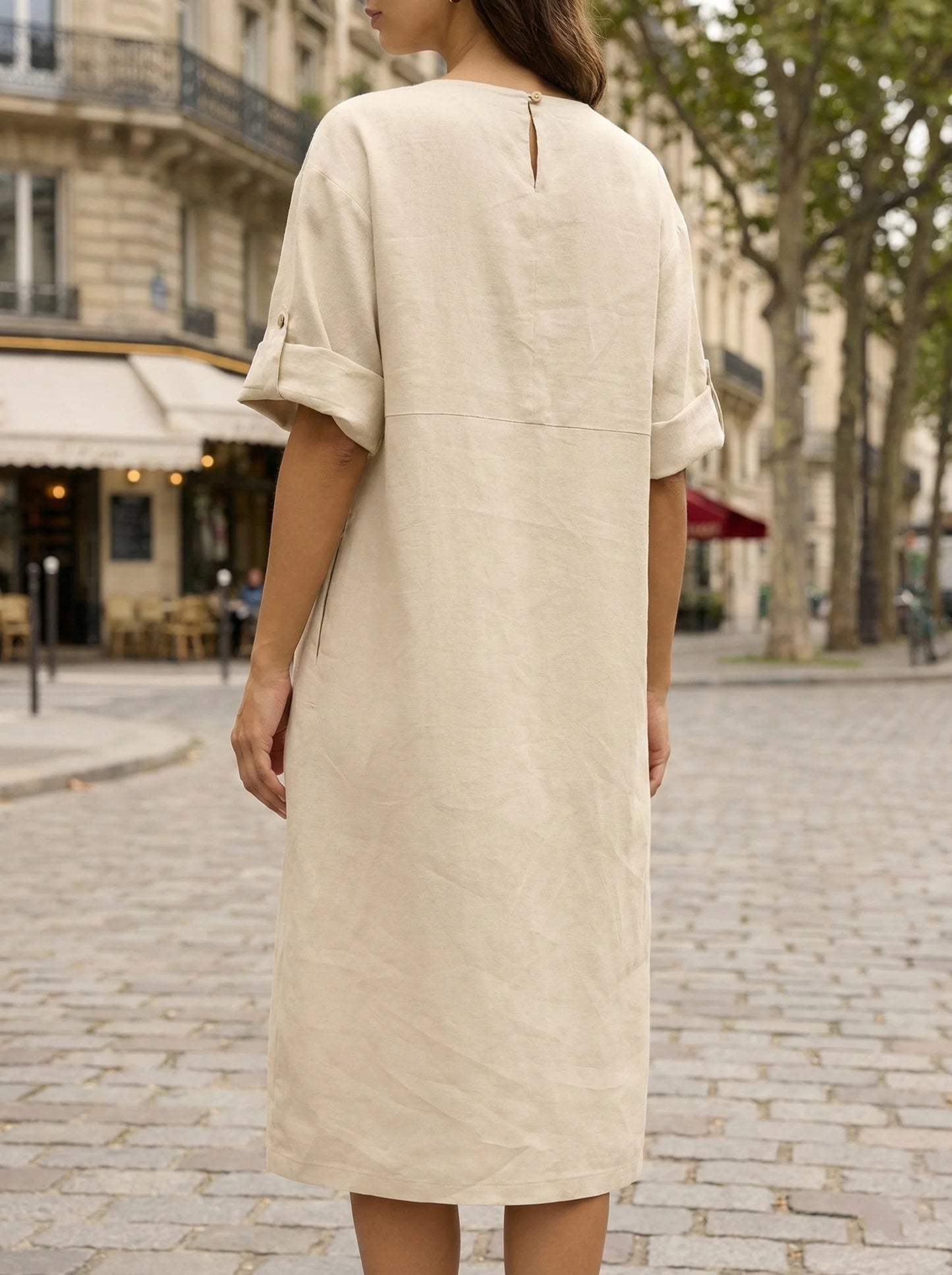 Vestido midi con cuello redondo y botones